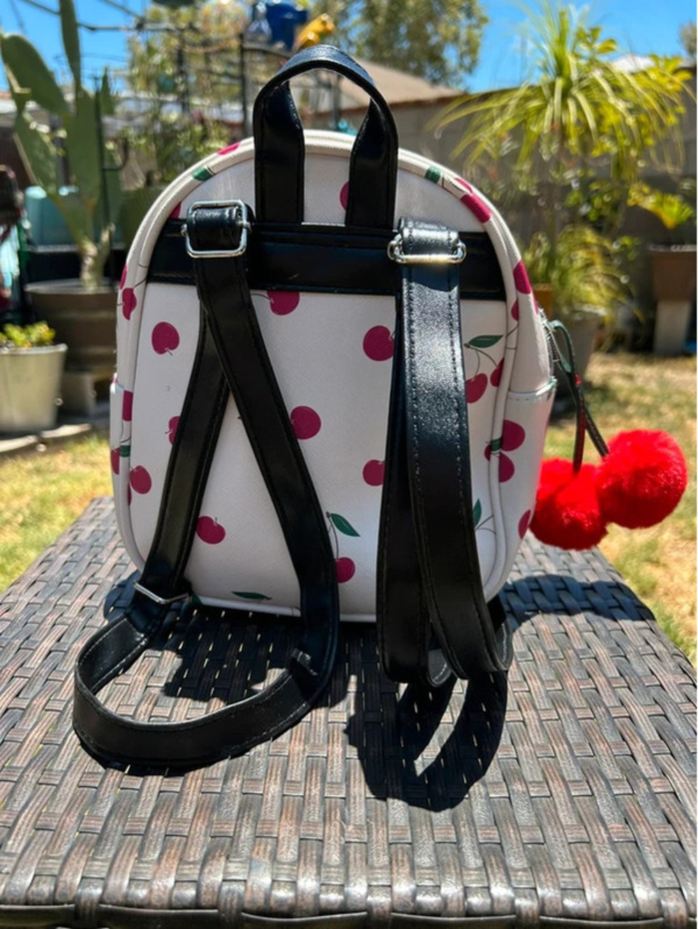 Picnic cherry backpack - Picture 2 of 5